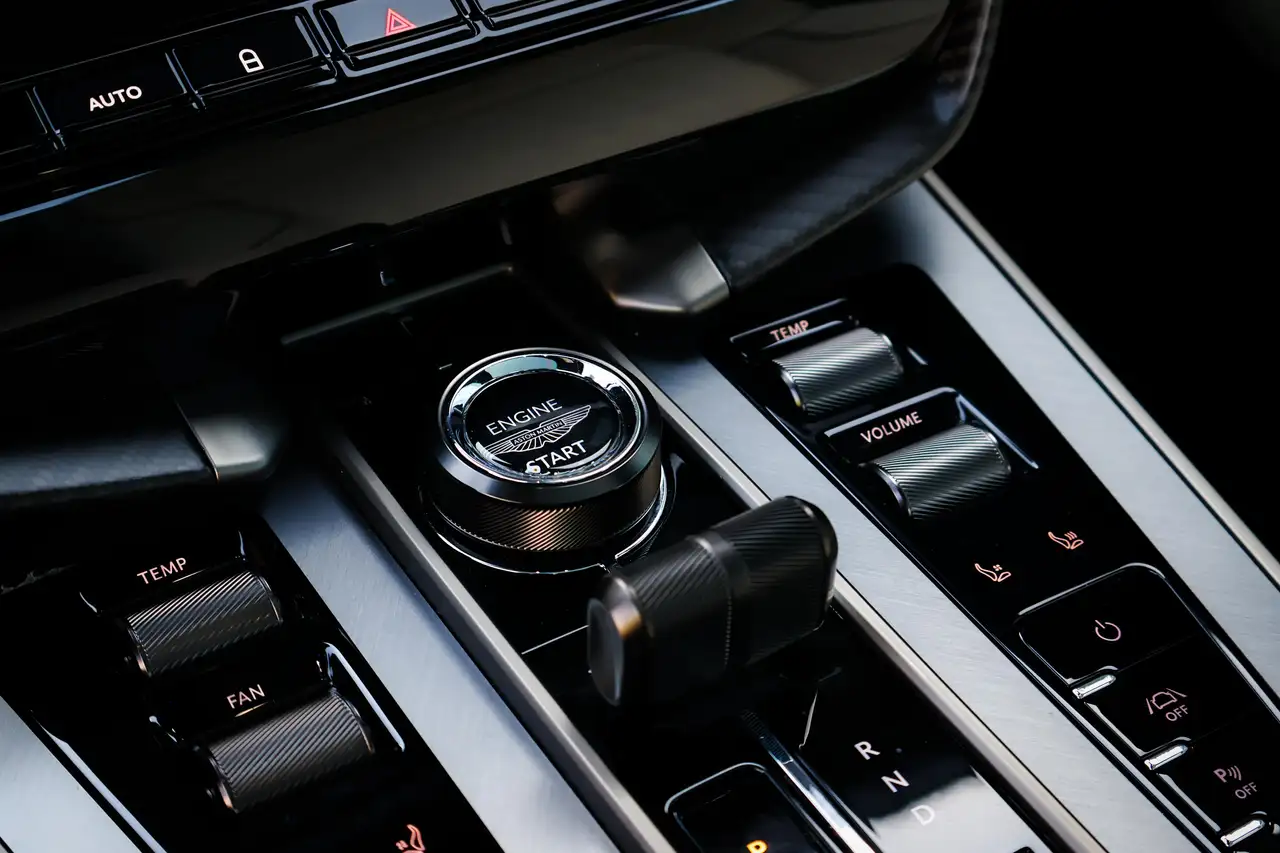 Aston Martin Vanquish - Image 27