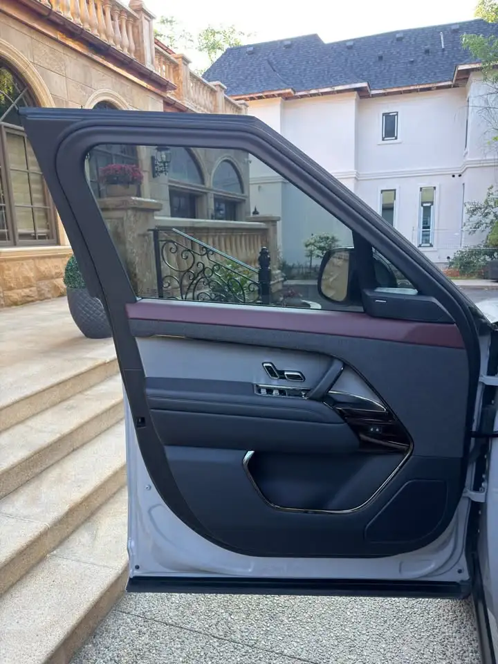 Land Rover Range Rover Sport - Image 9