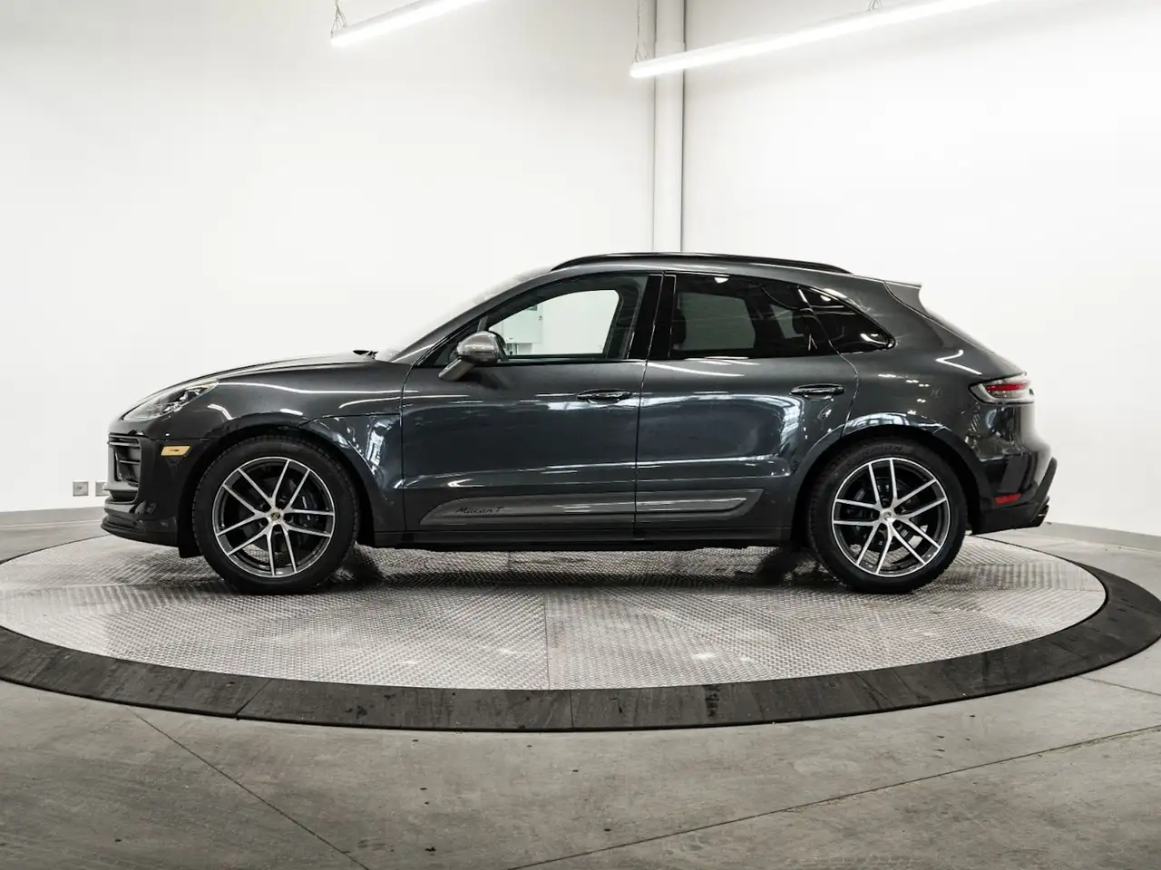 Porsche Macan - Image 2