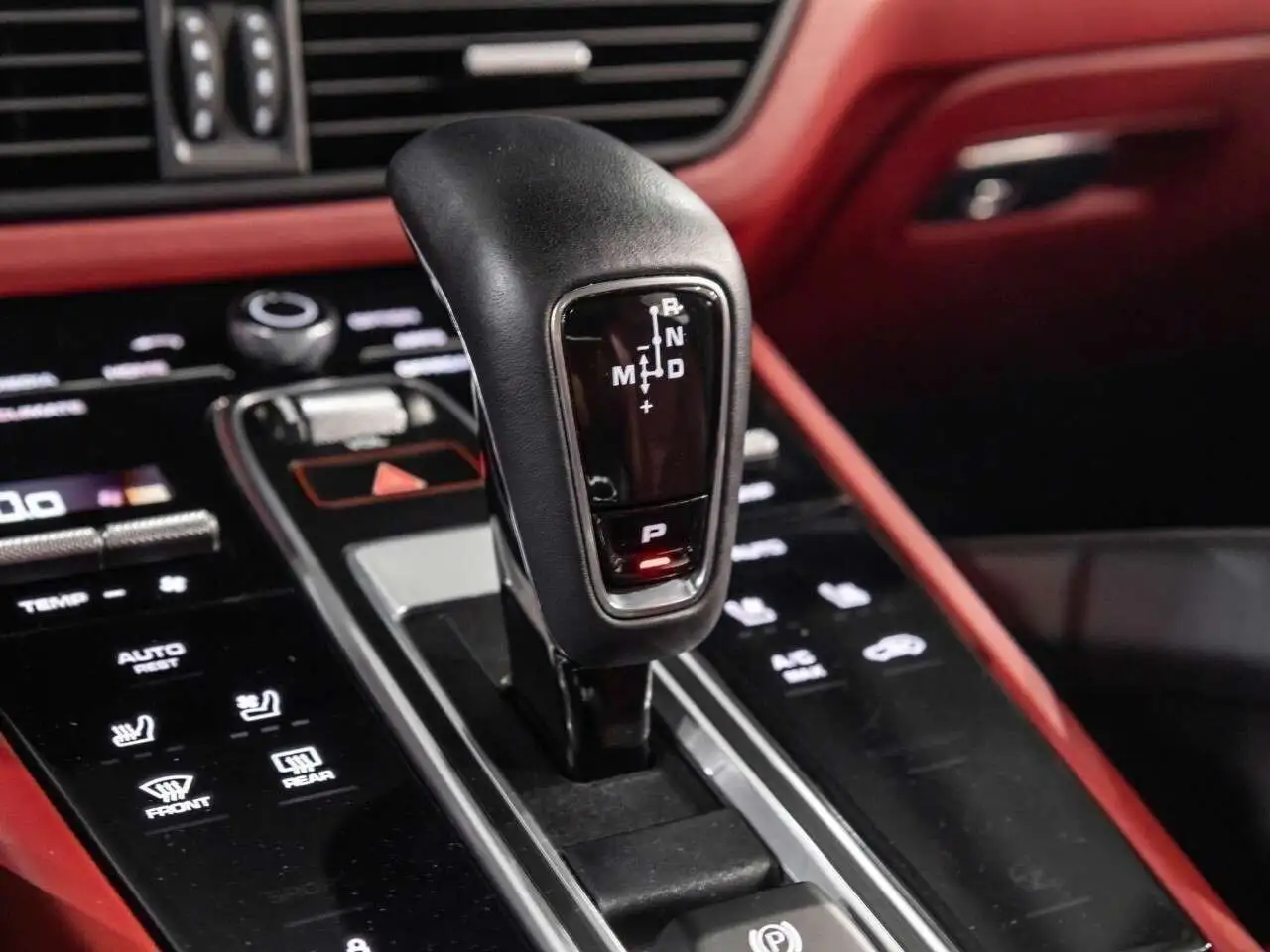 Porsche Cayenne - Image 17