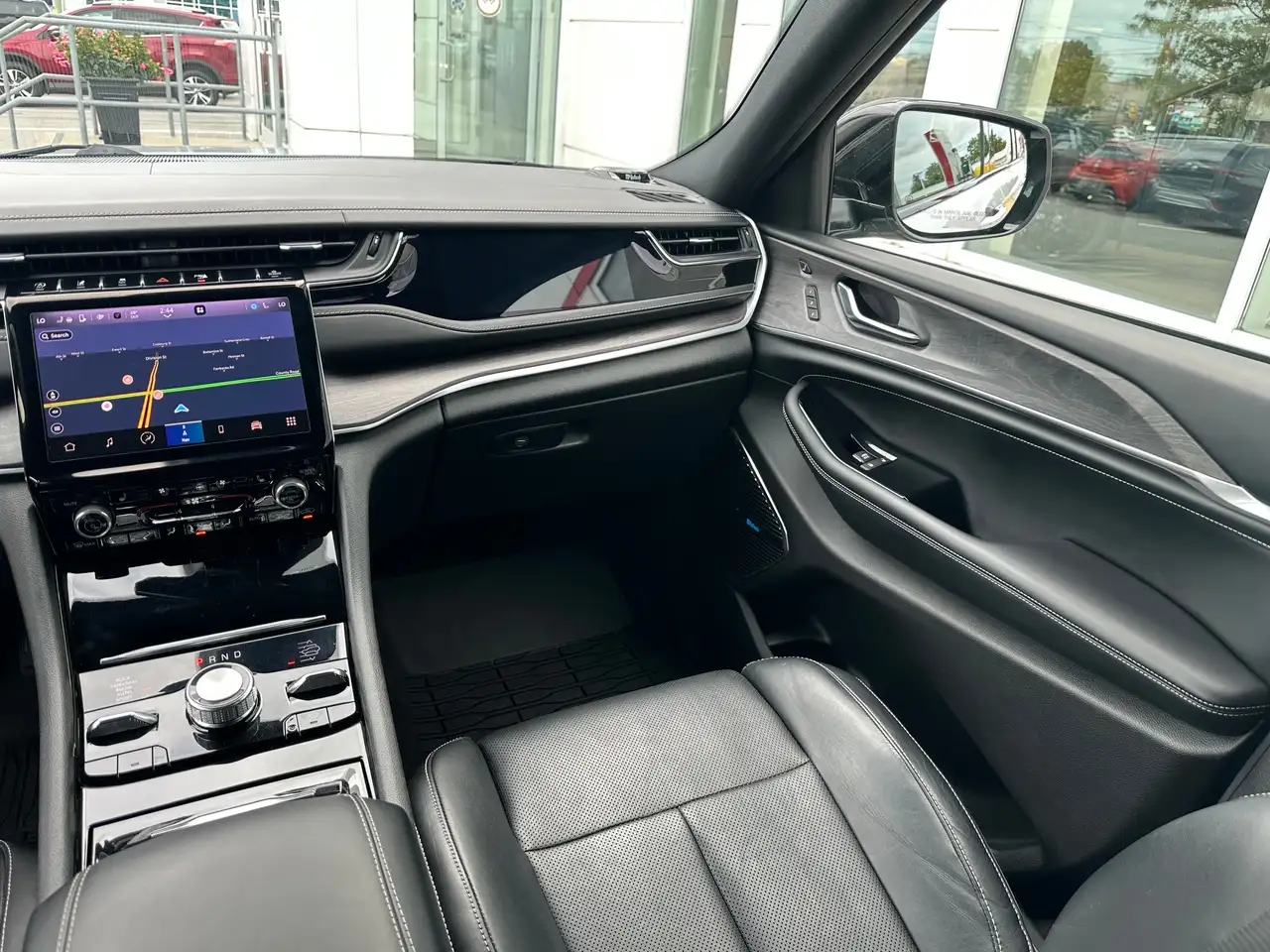 Jeep Grand Cherokee - Image 12