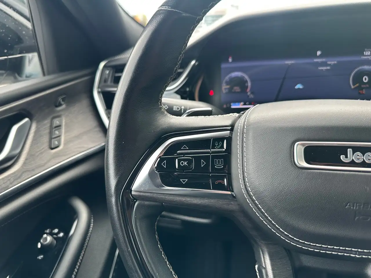 Jeep Grand Cherokee - Image 14