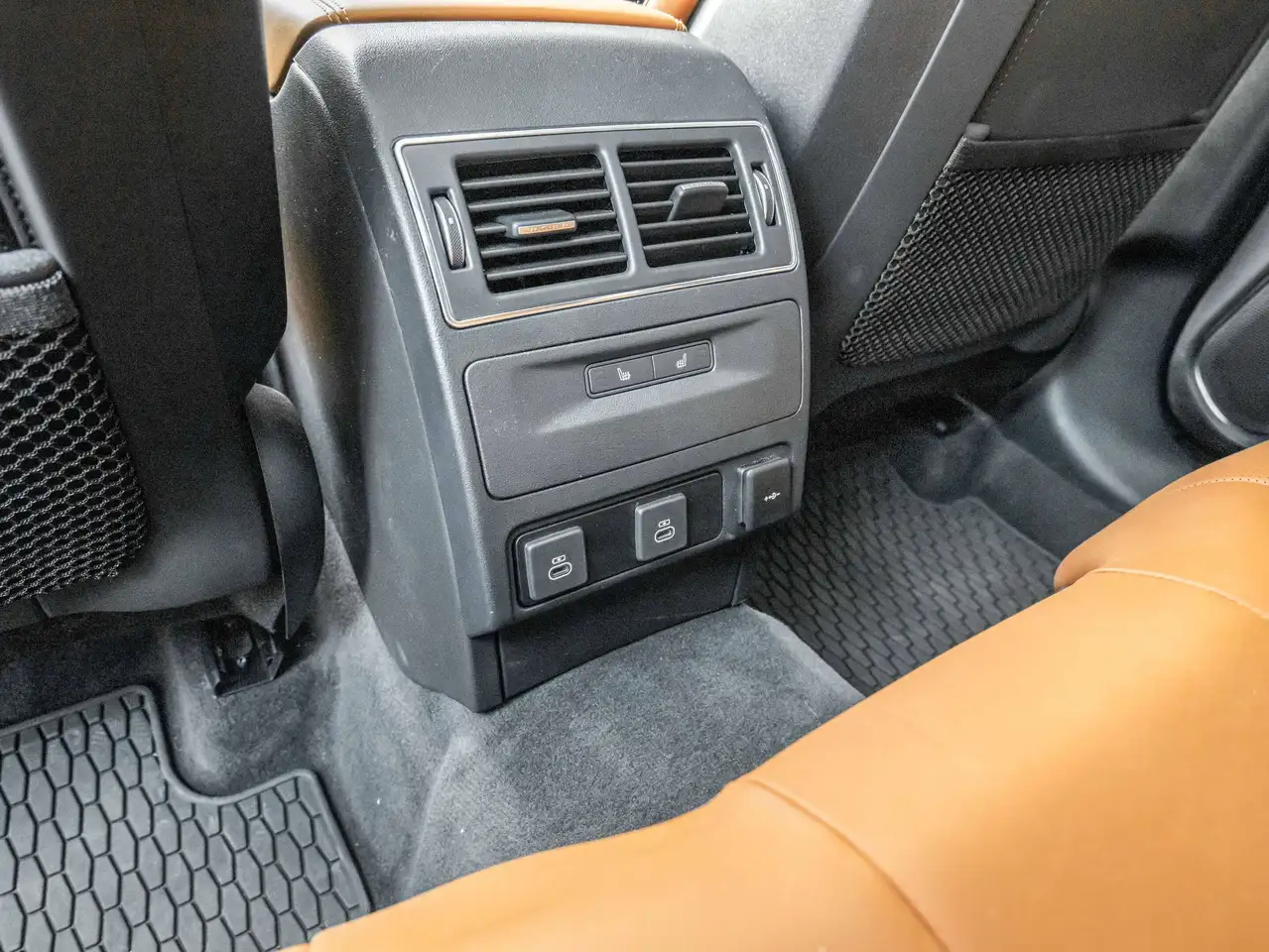Jaguar F-Pace - Image 28
