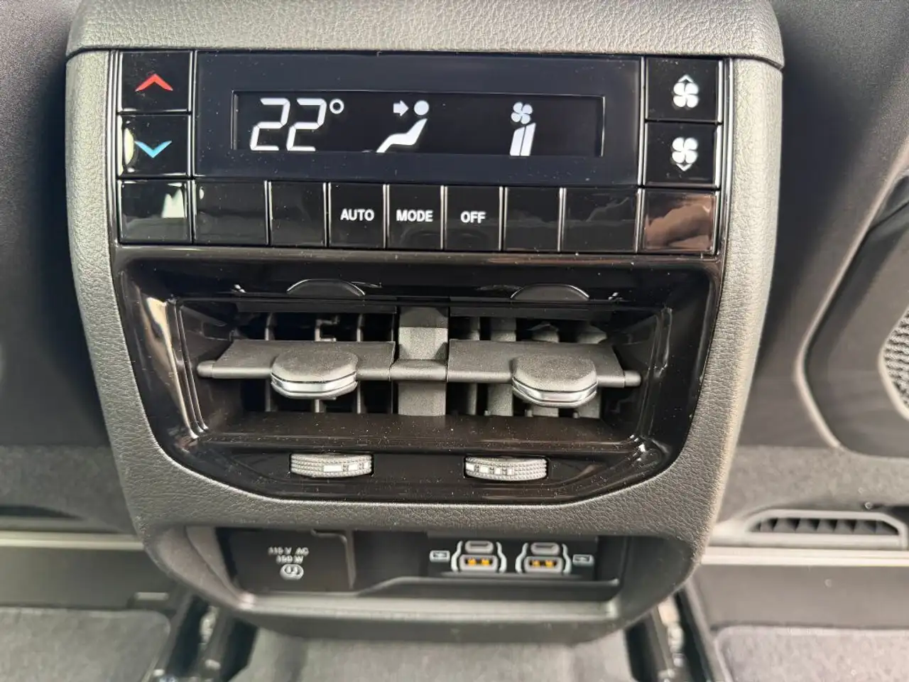 Jeep Grand Cherokee - Image 26