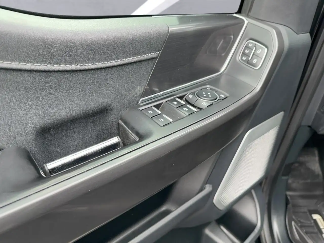 Ford F-150 - Image 24