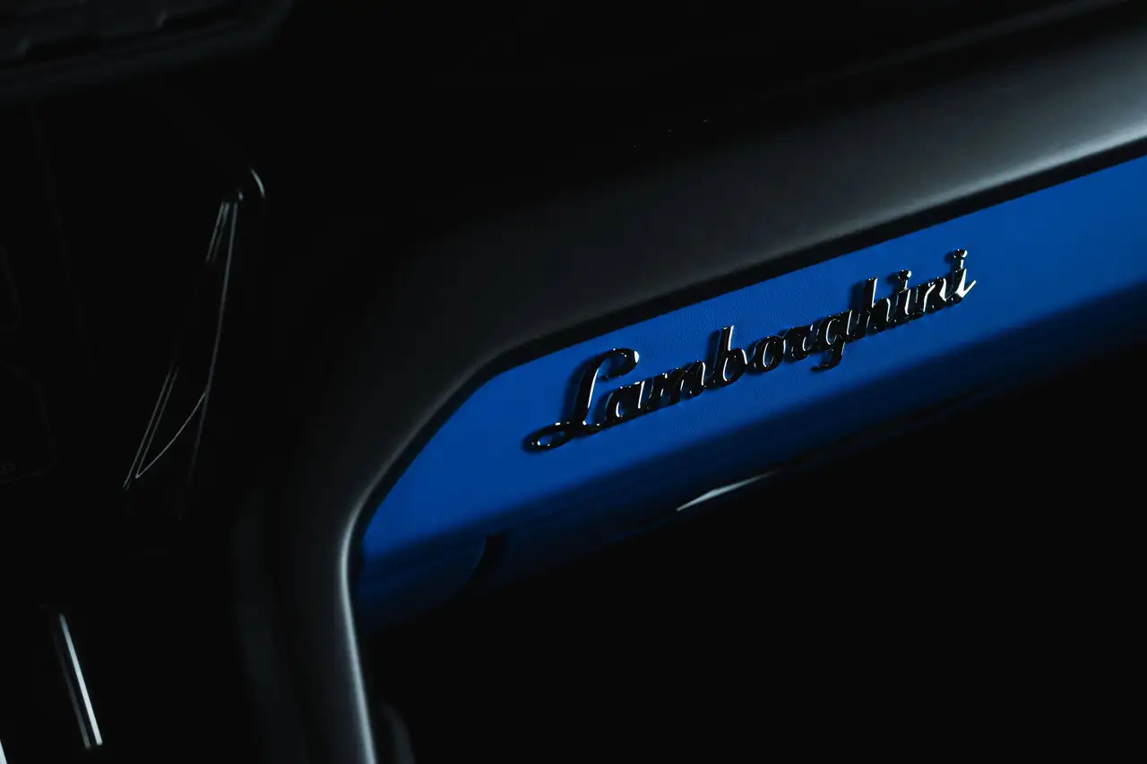 Lamborghini Urus - Image 33