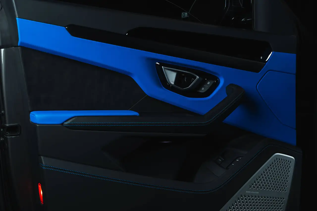 Lamborghini Urus - Image 31