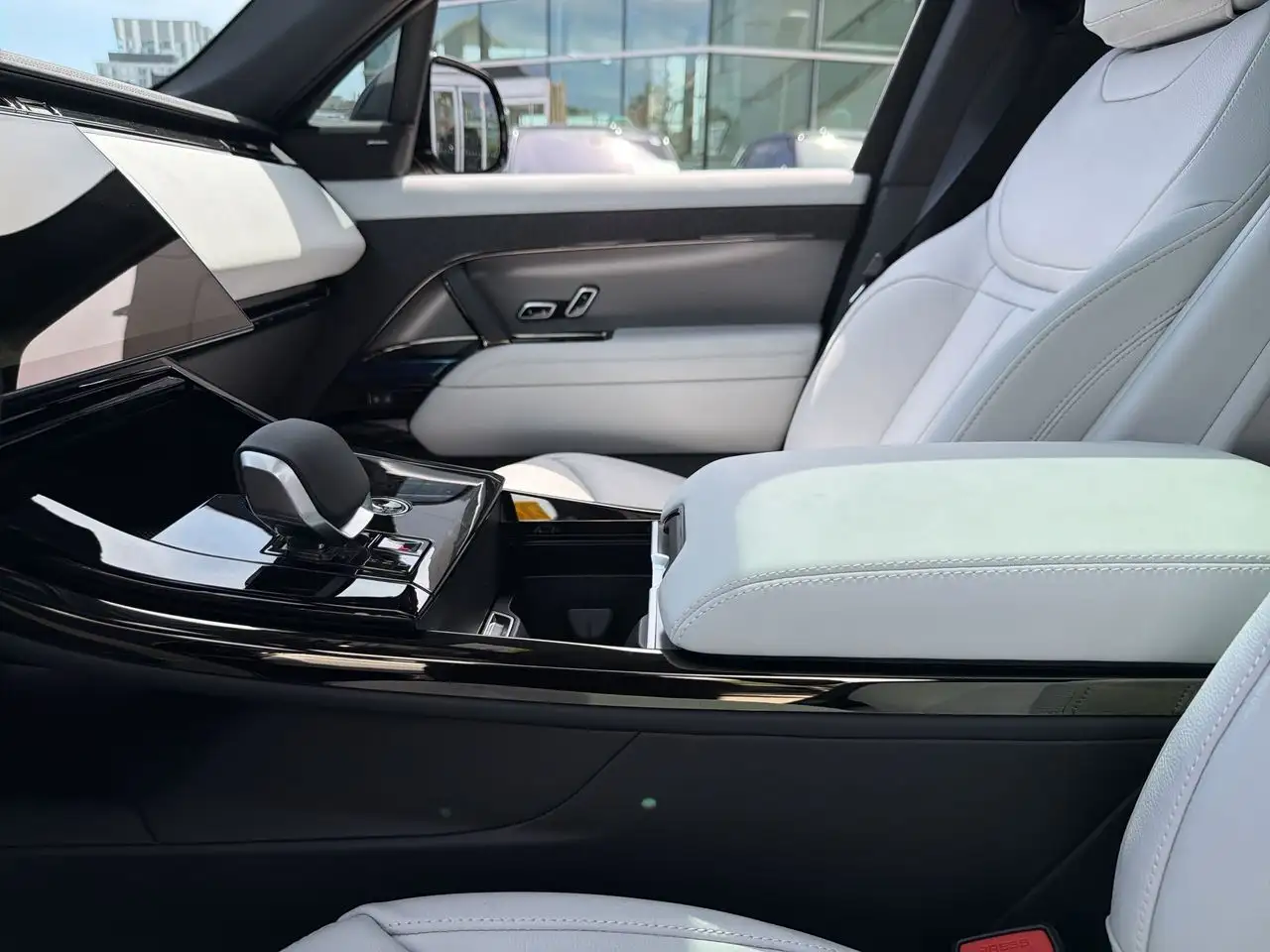 Land Rover Range Rover Sport - Image 18