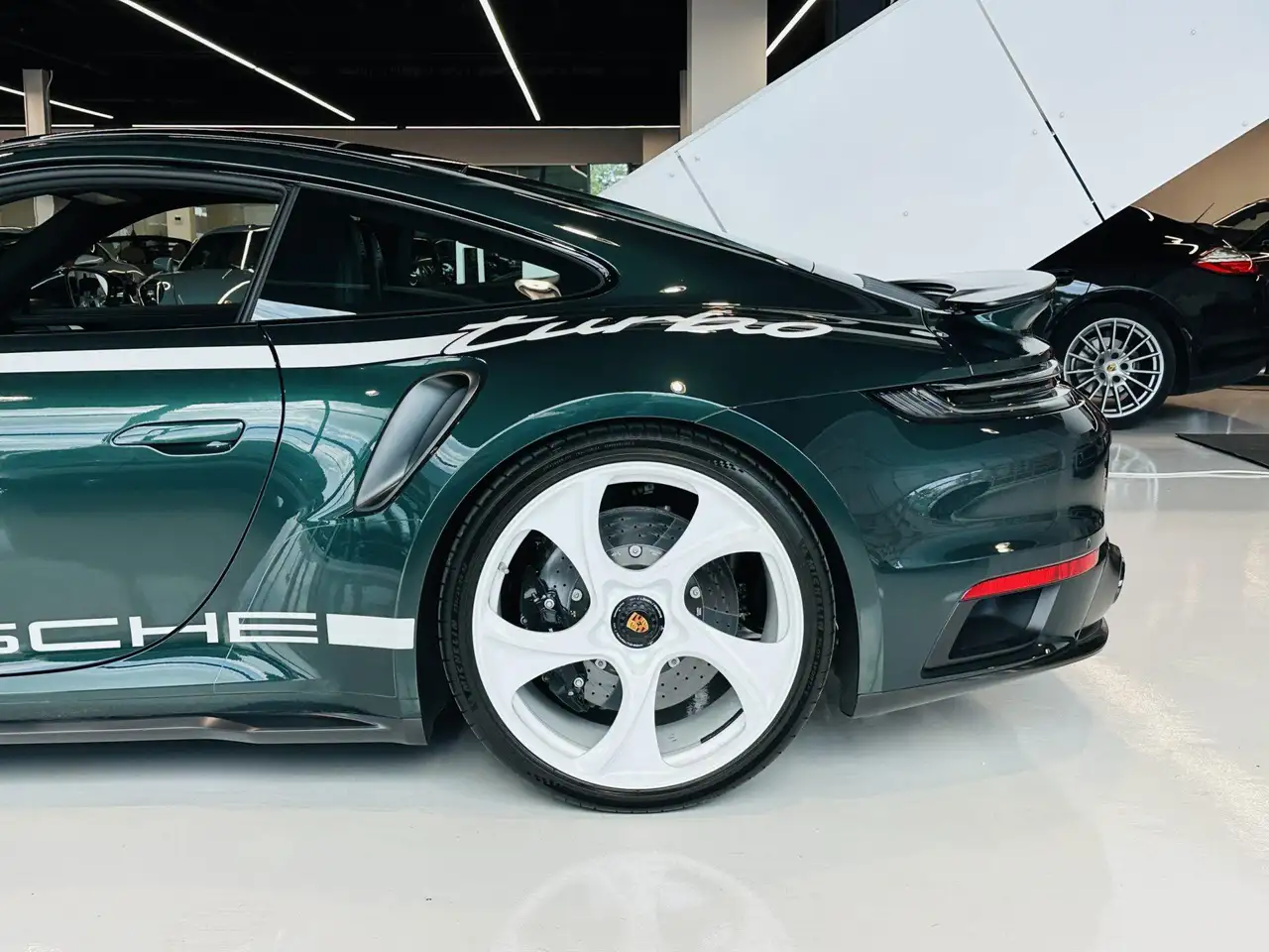 Porsche 911 - Image 7