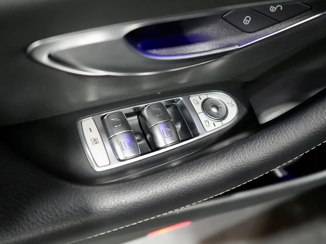 Mercedes-Benz E-Class - Image 33