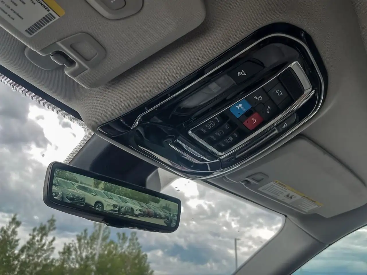Jeep Grand Cherokee - Image 18