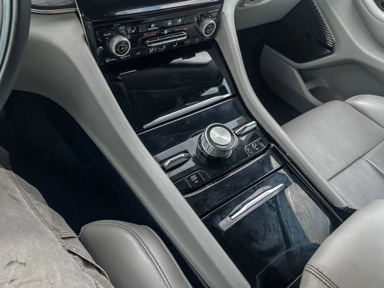 Jeep Grand Cherokee - Image 15
