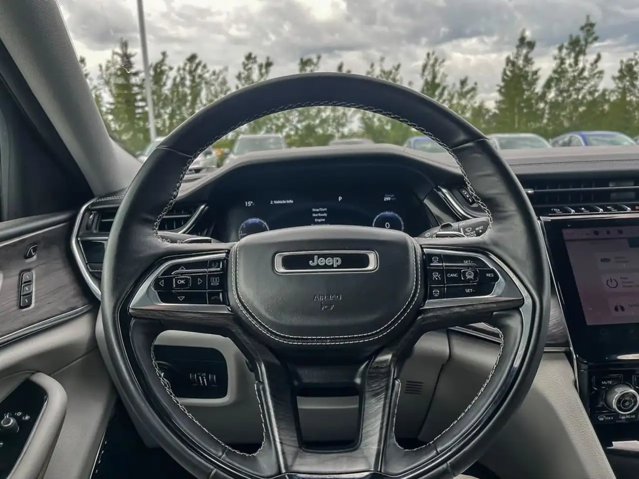 Jeep Grand Cherokee - Image 12