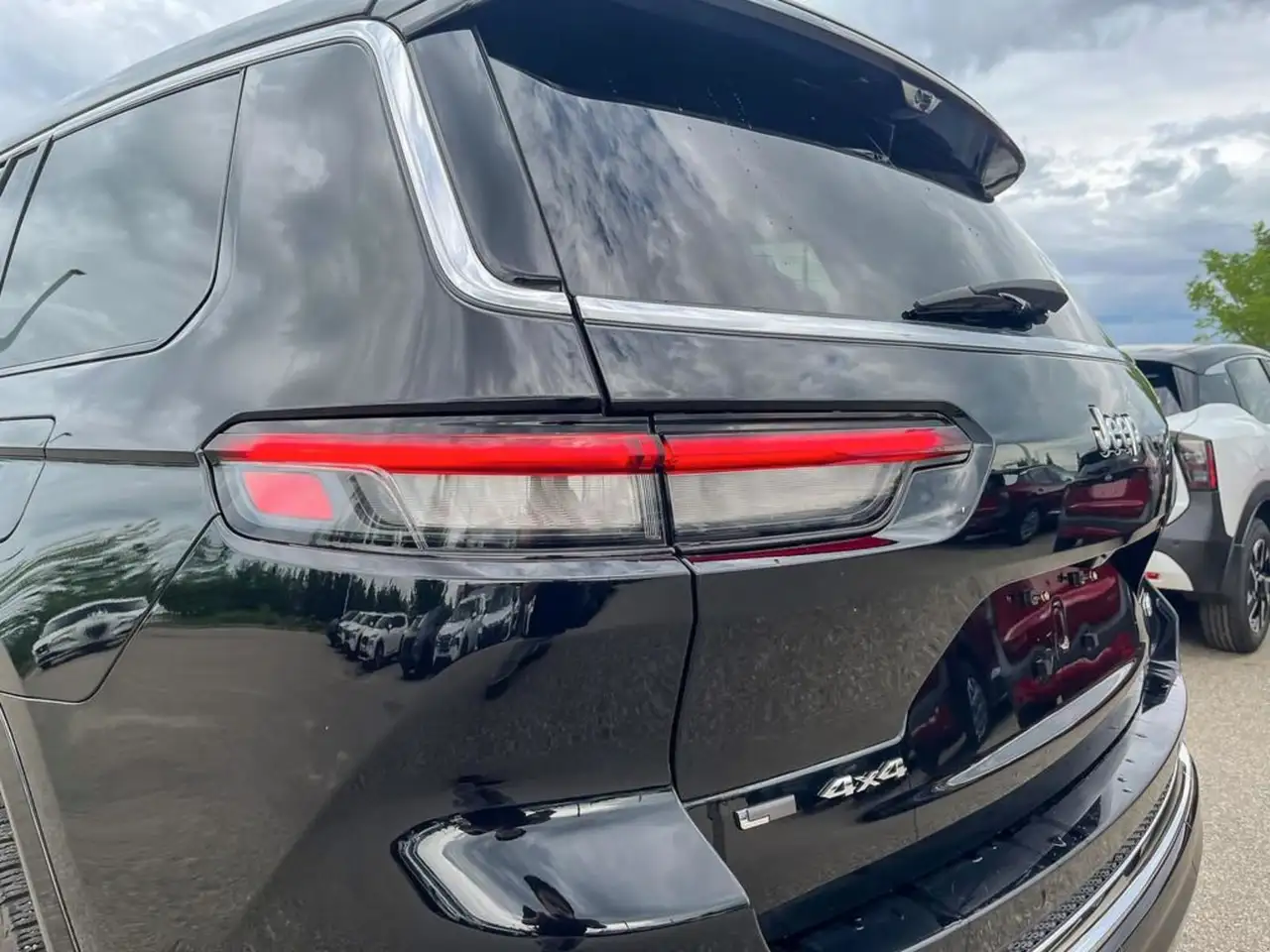 Jeep Grand Cherokee - Image 10