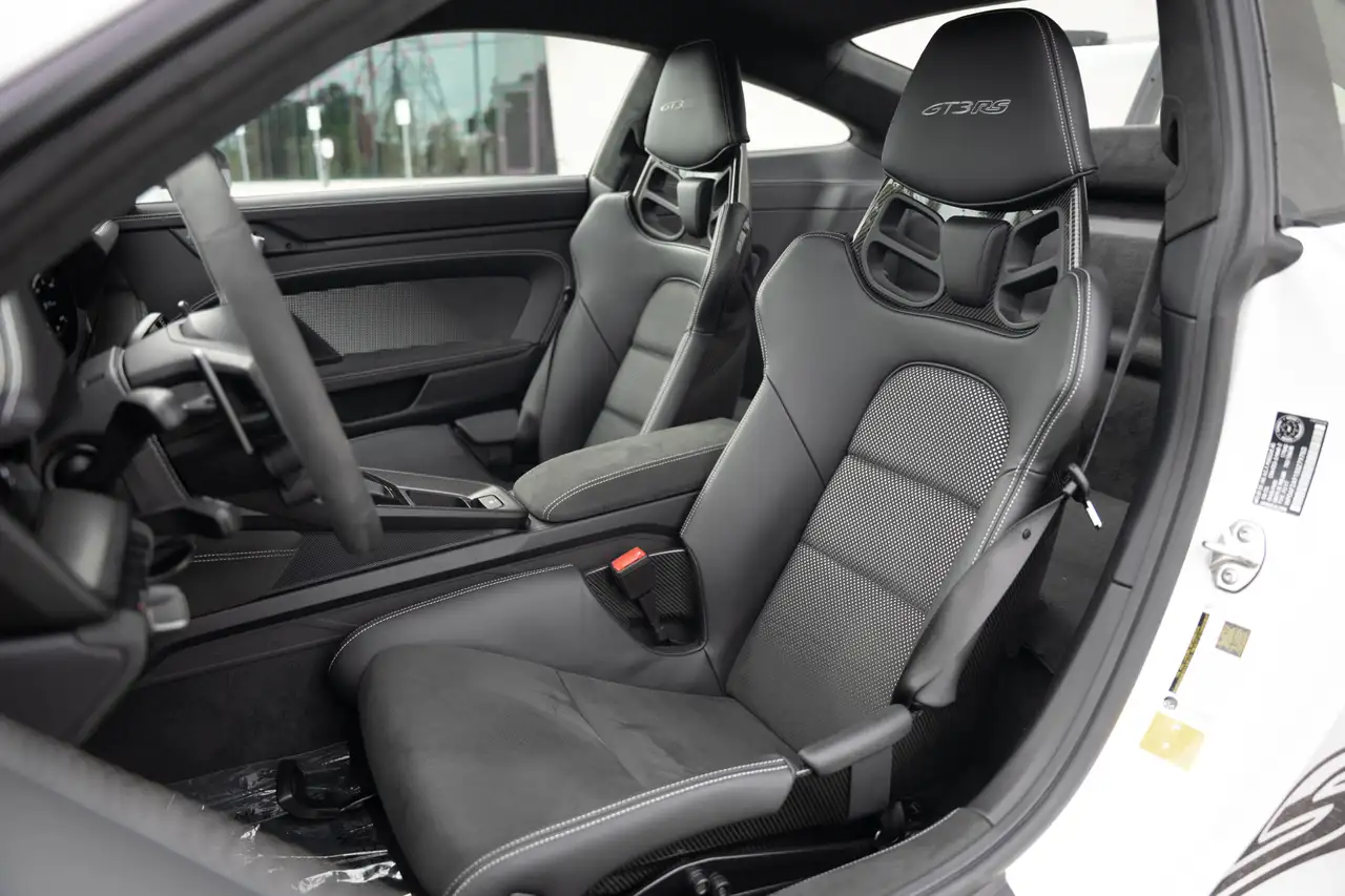 Porsche 911 - Image 36