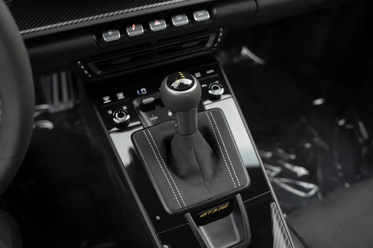 Porsche 911 - Image 30