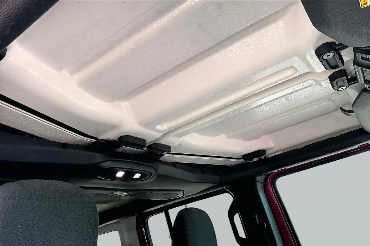 Jeep Wrangler - Image 15