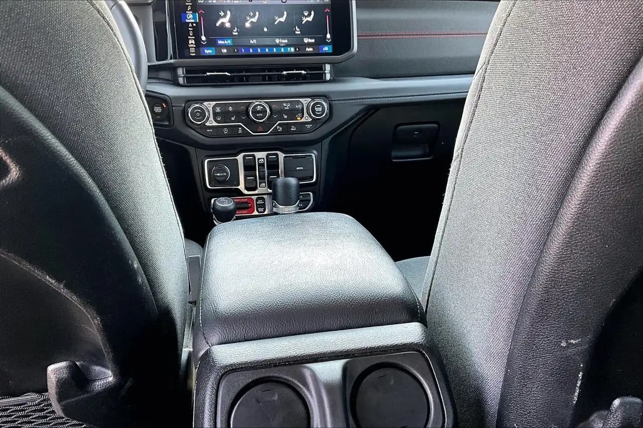 Jeep Wrangler - Image 24
