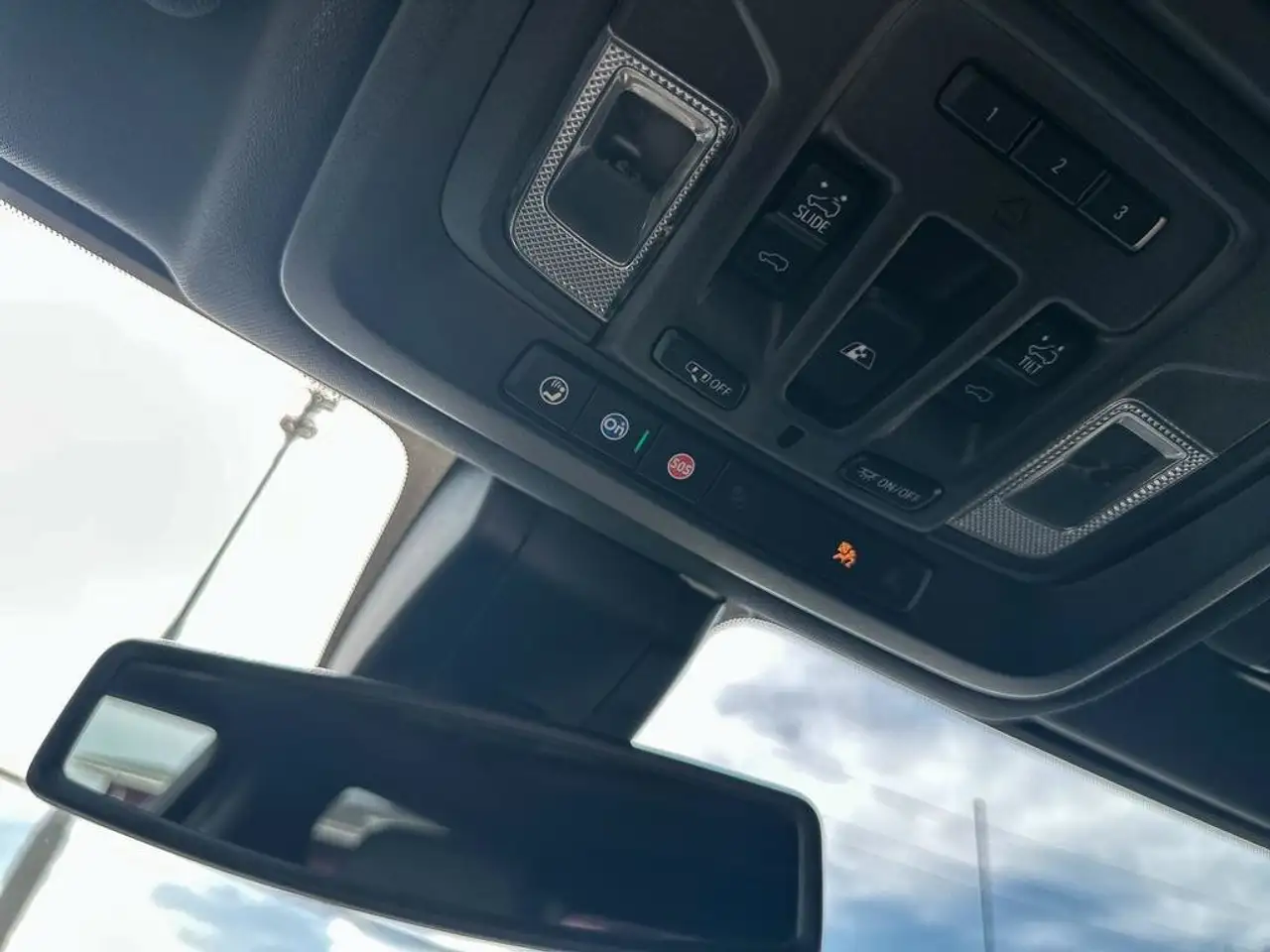 Chevrolet Silverado 1500 - Image 26