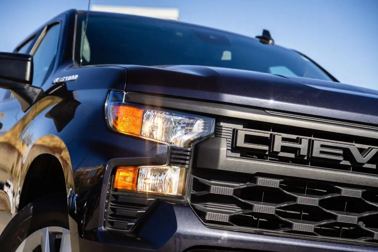 Chevrolet Silverado 1500 - Image 2