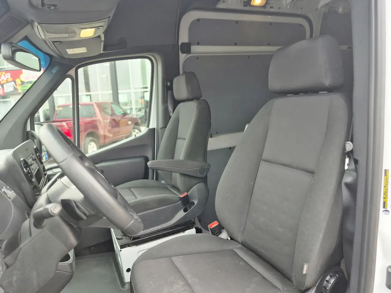Mercedes-Benz Sprinter - Image 7