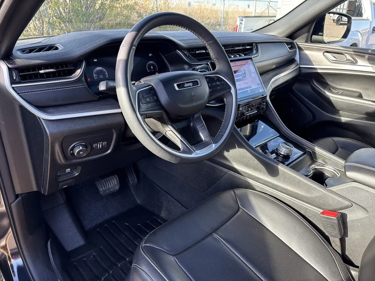 Jeep Grand Cherokee - Image 18