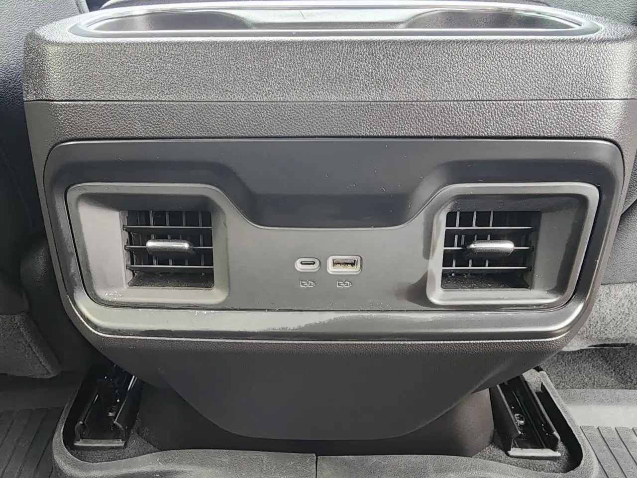 Chevrolet Silverado 1500 - Image 21
