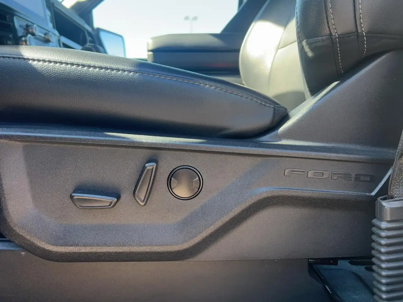 Ford F-150 - Image 29