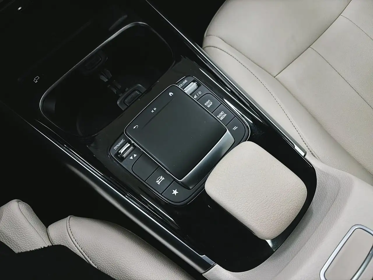 Mercedes-Benz GLA - Image 18
