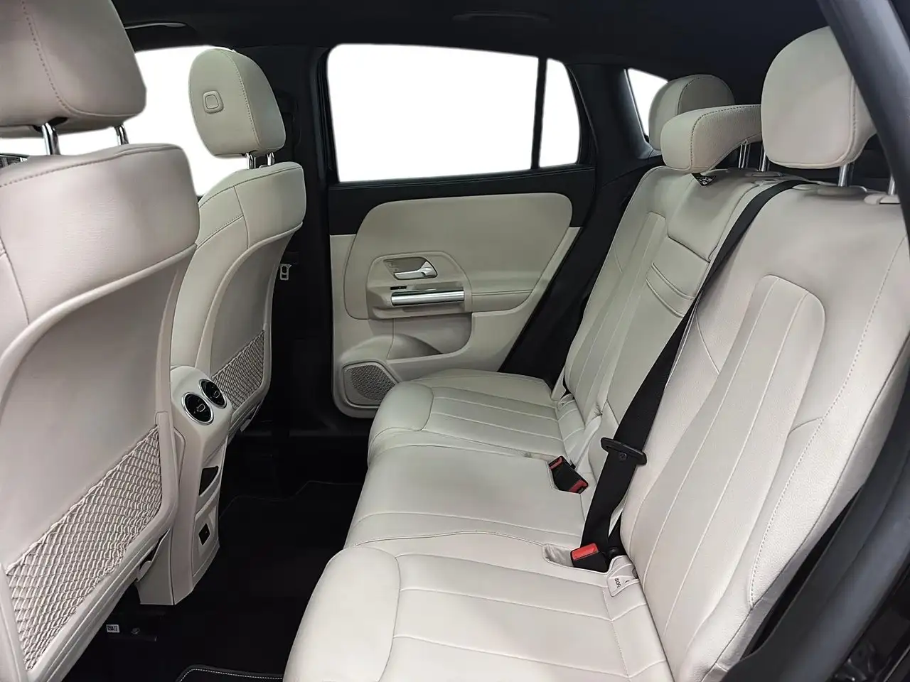 Mercedes-Benz GLA - Image 8