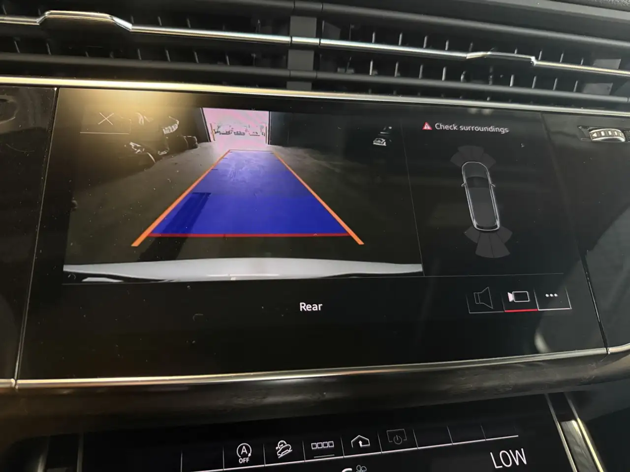 Audi Q7 - Image 26