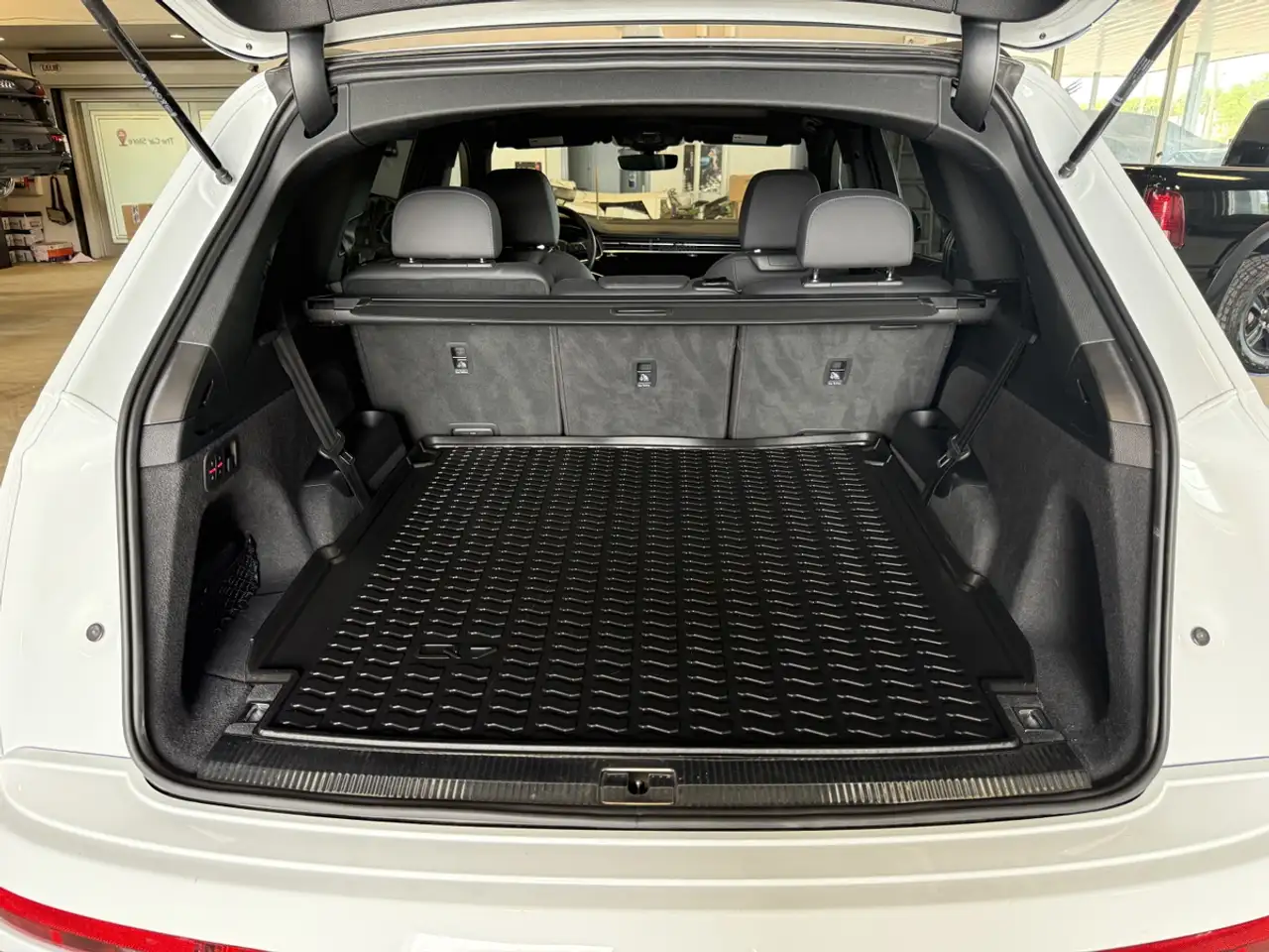 Audi Q7 - Image 8