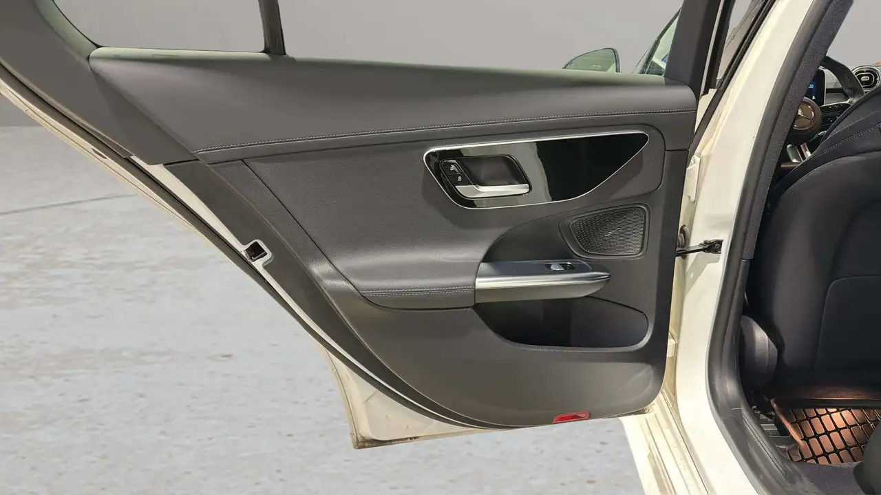 Mercedes-Benz C-Class - Image 25