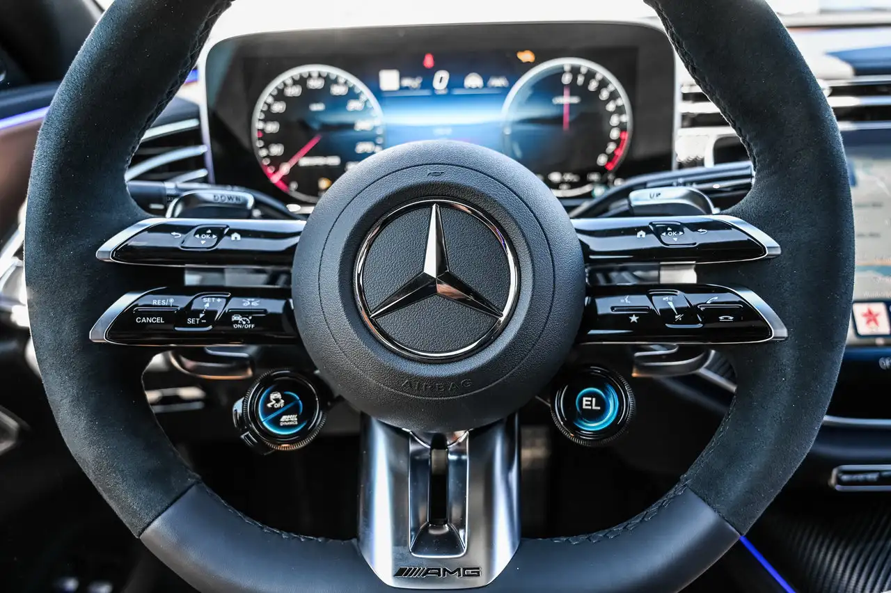 Mercedes-Benz E-Class - Image 13