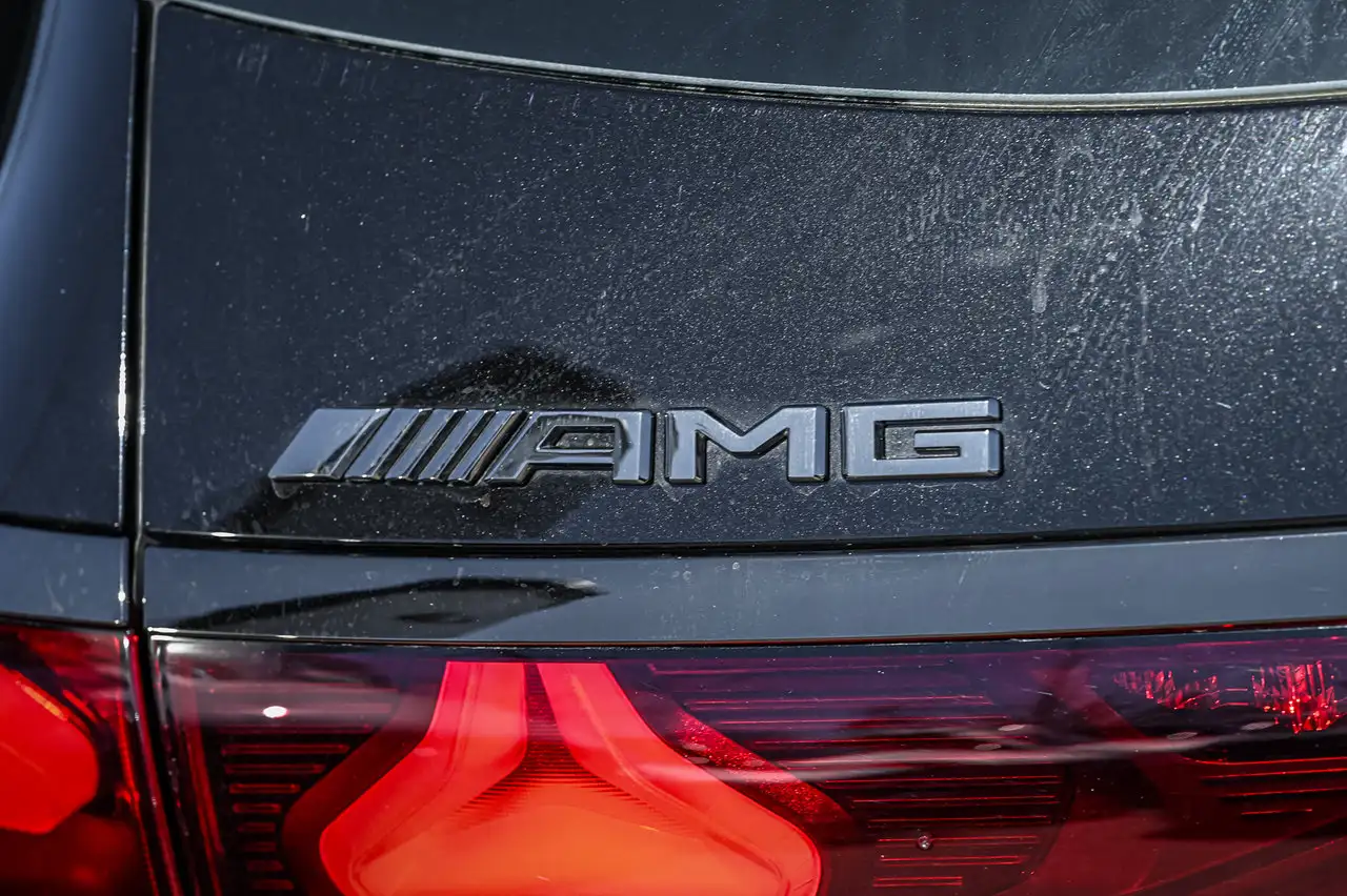 Mercedes-Benz E-Class - Image 9
