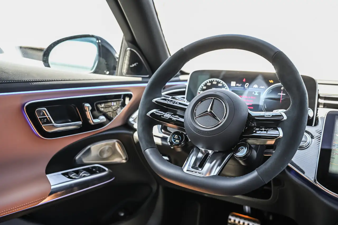 Mercedes-Benz E-Class - Image 21