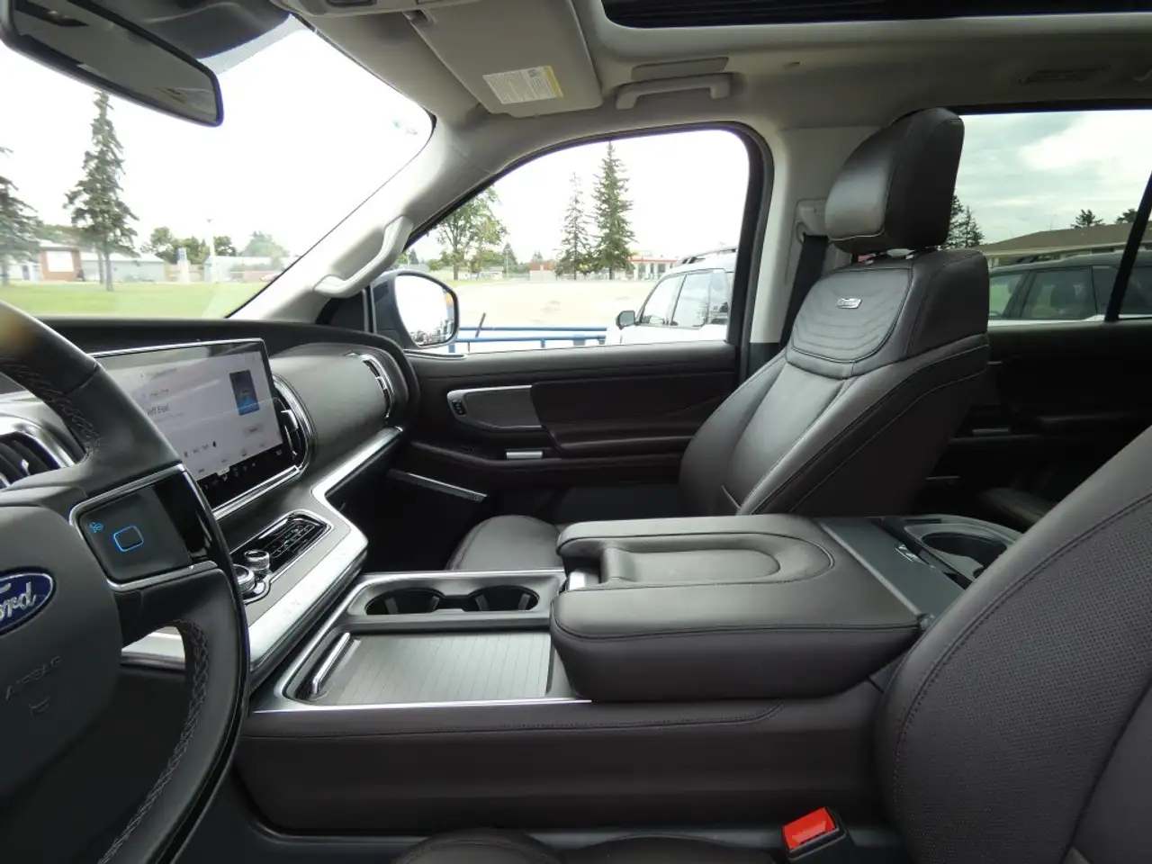Ford Expedition - Image 10