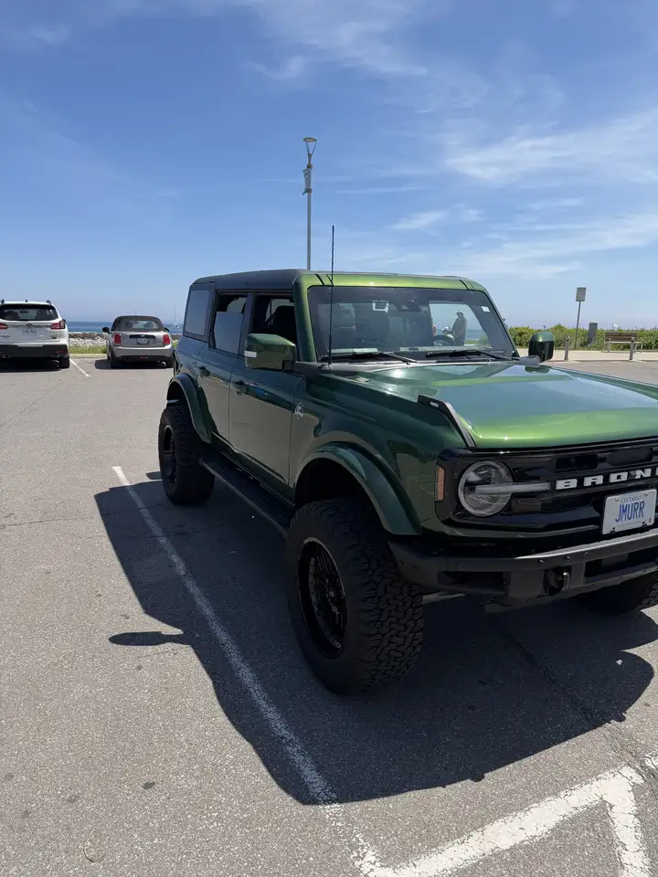 Ford Bronco - Image 8