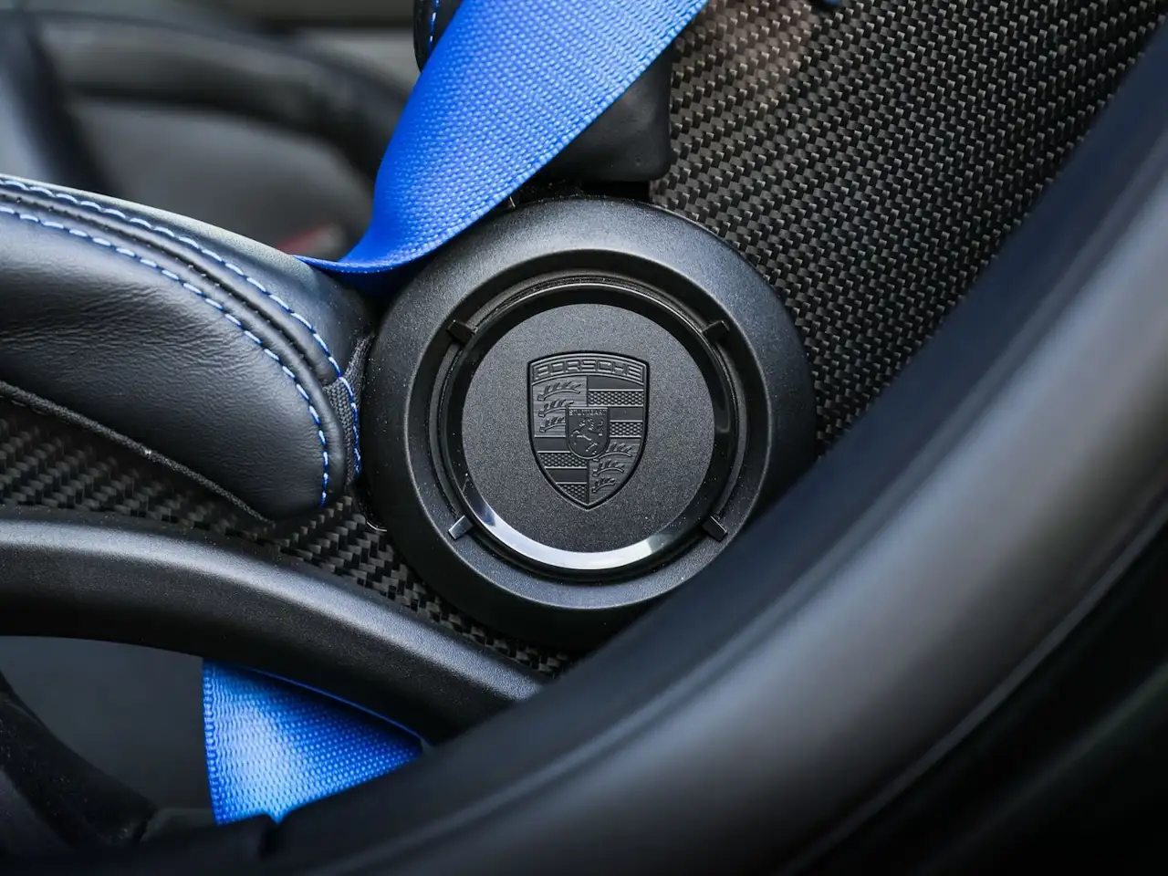 Porsche 911 - Image 18