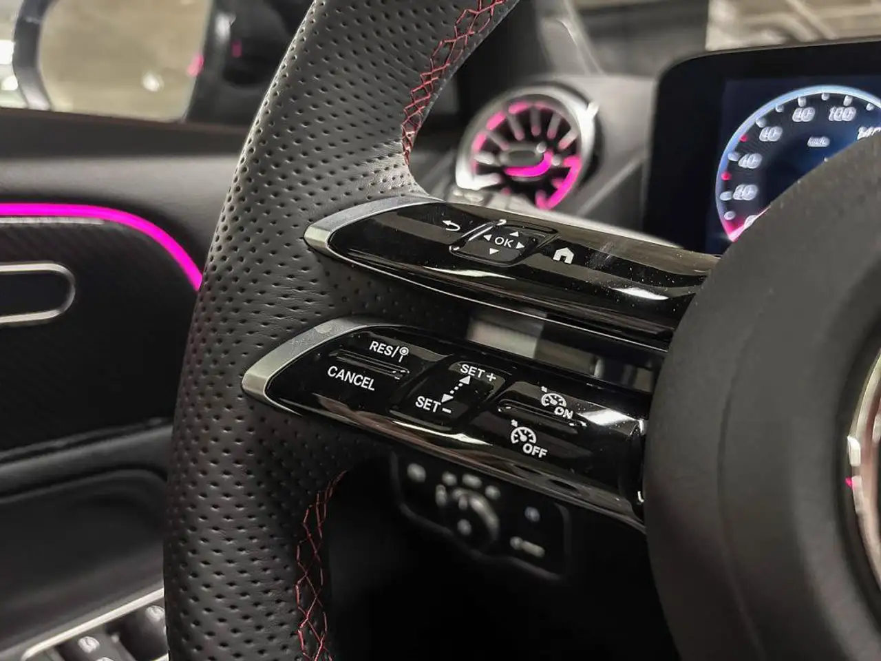 Mercedes-Benz GLA - Image 19