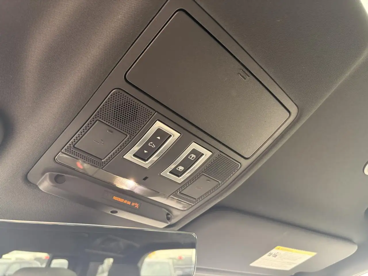 Land Rover Defender - Image 29