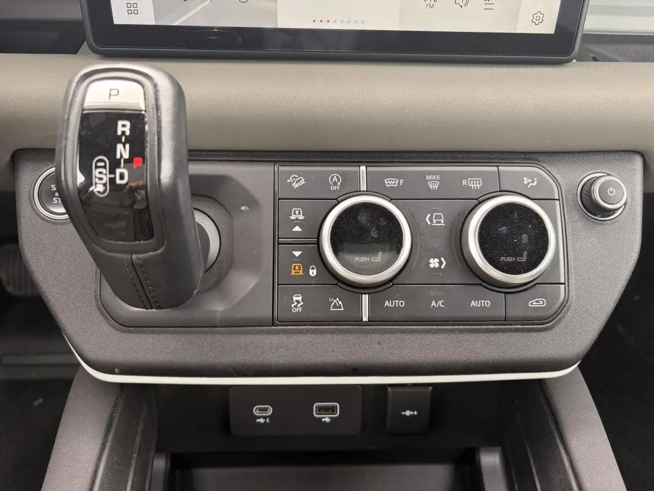 Land Rover Defender - Image 21