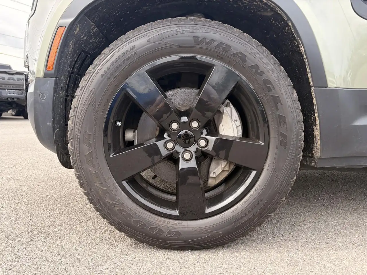Land Rover Defender - Image 10