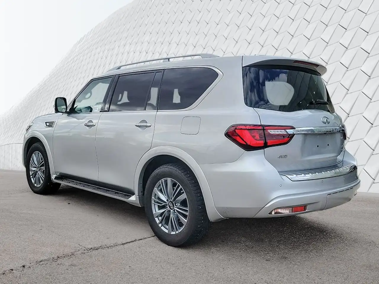 Infiniti QX80 - Image 4
