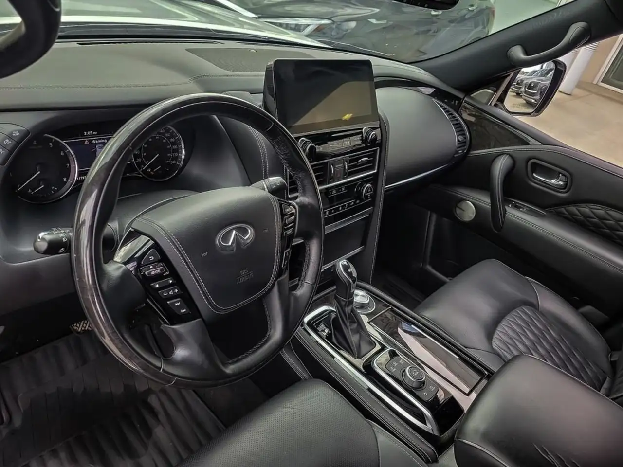 Infiniti QX80 - Image 12