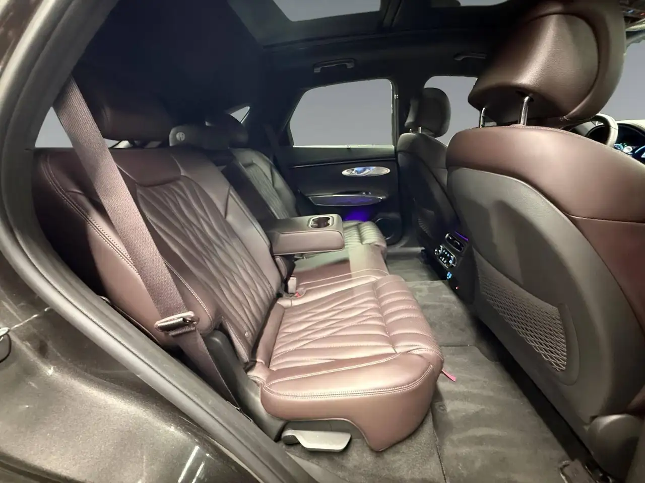 Genesis GV70 - Image 16