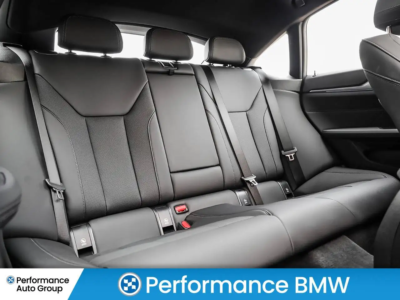 BMW i4 - Image 19