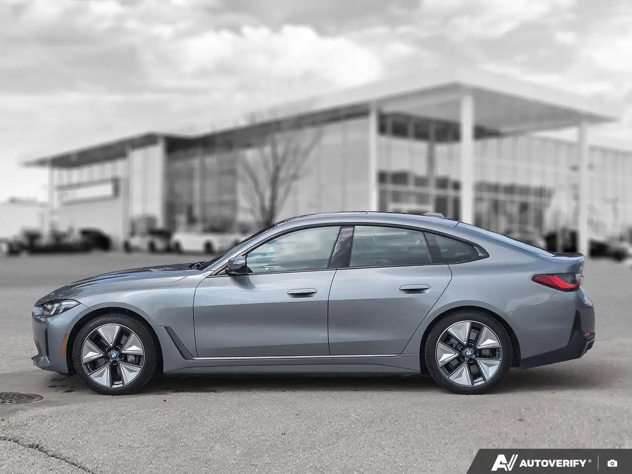 BMW i4 - Image 3