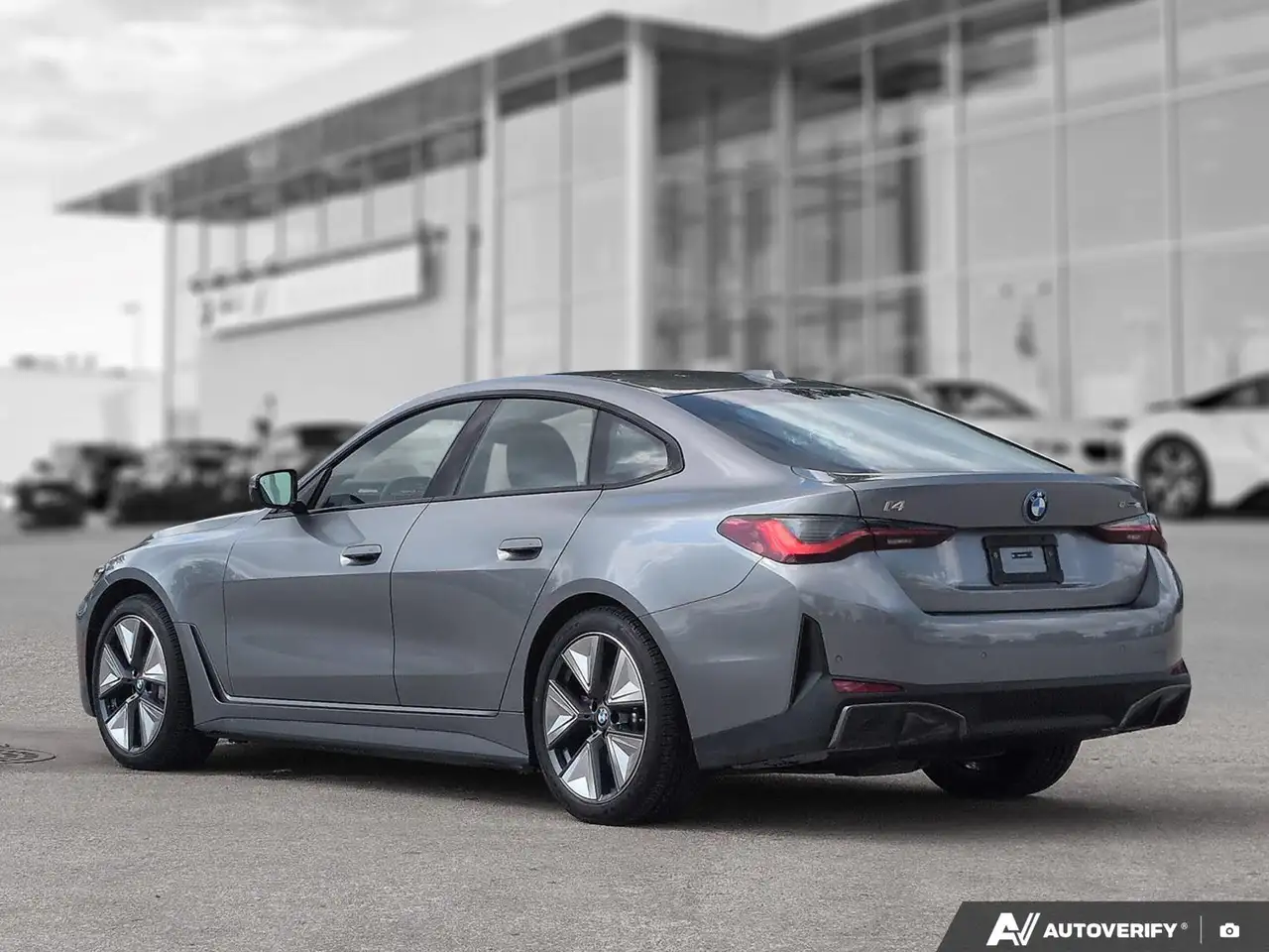 BMW i4 - Image 4