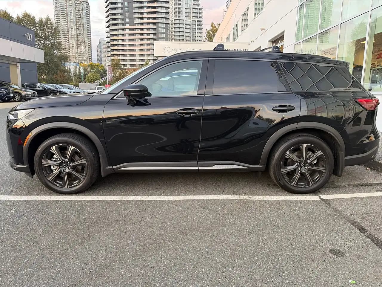 Infiniti QX60 - Image 3